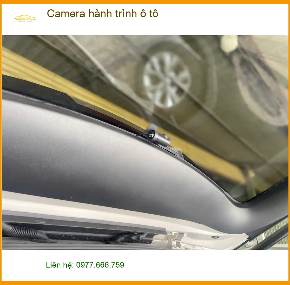 Anh Huy lắp Camera hành trình ô tô cho Hyundai Accent tại Quận 9 để an tâm khi di chuyển
