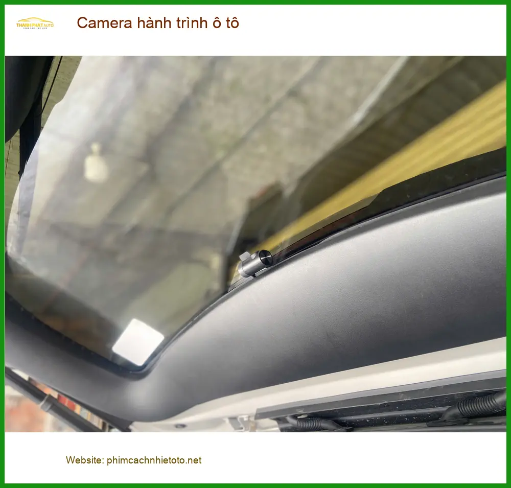 Anh Trọng lắp Camera hành trình ô tô tại Quận 5 cho xe Toyota Camry