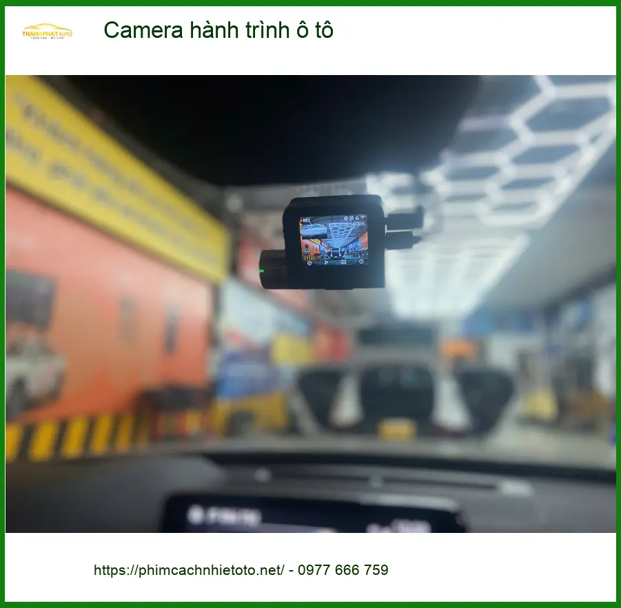 Anh Trọng lắp Camera hành trình ô tô tại Quận 5 cho xe Toyota Camry ảnh thực tế 2