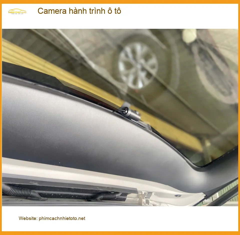 Anh Trọng lắp Camera hành trình ô tô tại Quận 5 cho xe Toyota Camry ảnh thực tế 4