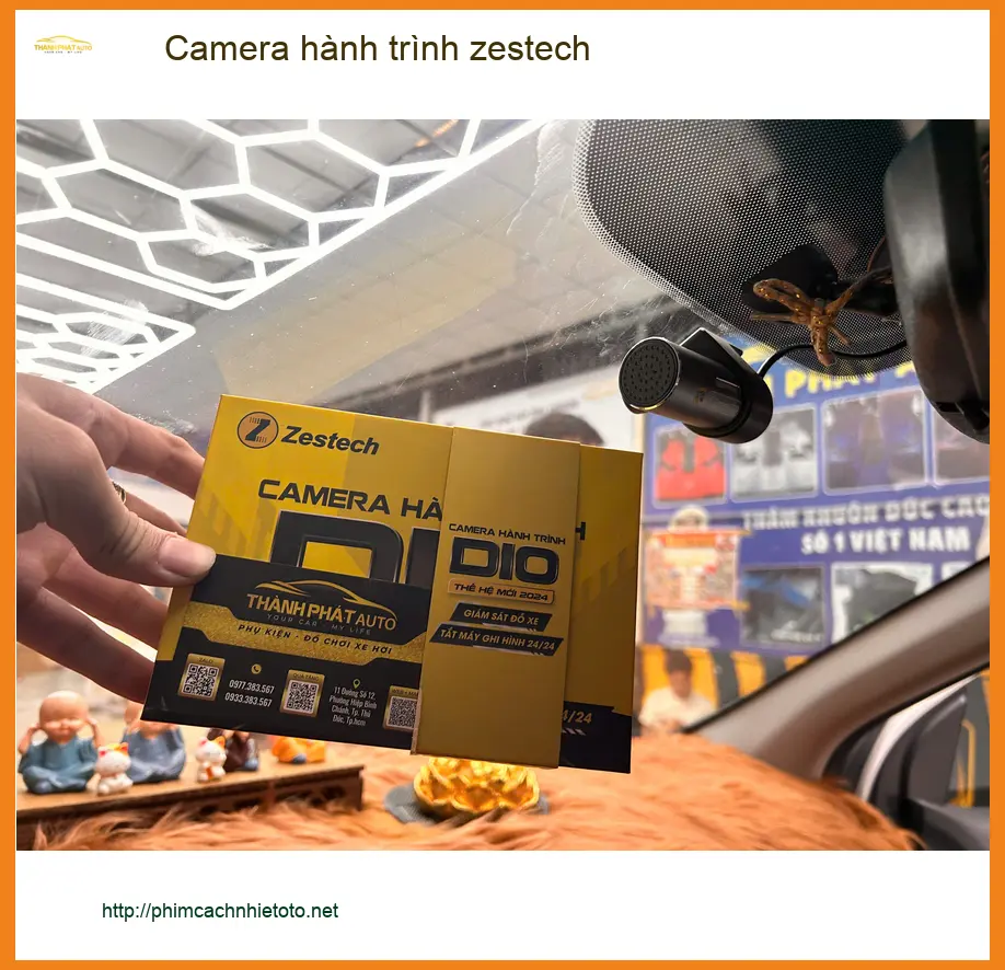 Chị Hằng gắn Camera hành trình Zestech cho Toyota Corolla Cross tại Quận 11 ảnh thực tế 2