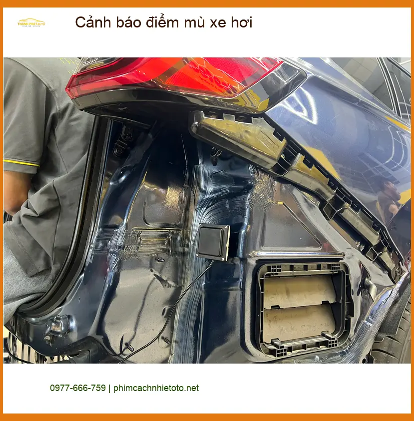 Chú Minh Khôi lắp cảnh báo điểm mù Hyundai Accent tại Quận 9 tránh va chạm ảnh thực tế 5