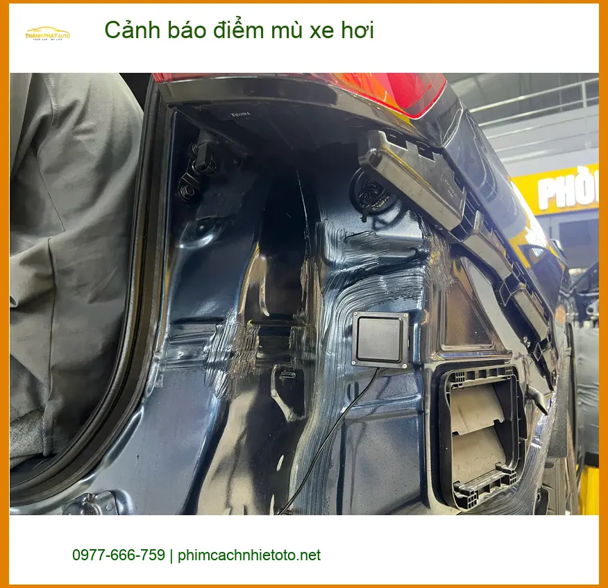 Anh Bách lắp cảnh báo điểm mù cho Honda CRV ở Quận 10