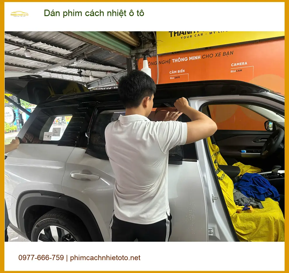 Anh Vỹ dán phim cách nhiệt ô tô Hyundai Accent Quận 12 chống nóng trước mùa hè ảnh thực tế 3
