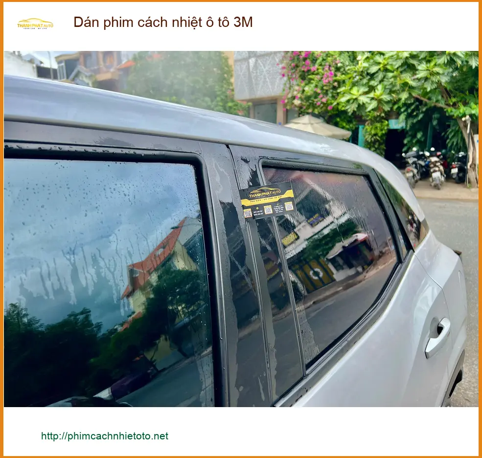Anh Khải dán phim cách nhiệt ô tô 3M cho Honda CRV tại Quận 12 chống nóng hiệu quả