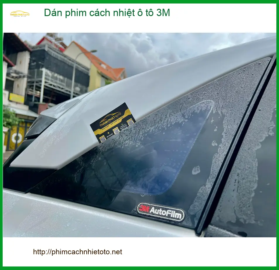Anh Cường dán phim cách nhiệt ô tô 3M cho Honda Civic tại Bình Chánh.