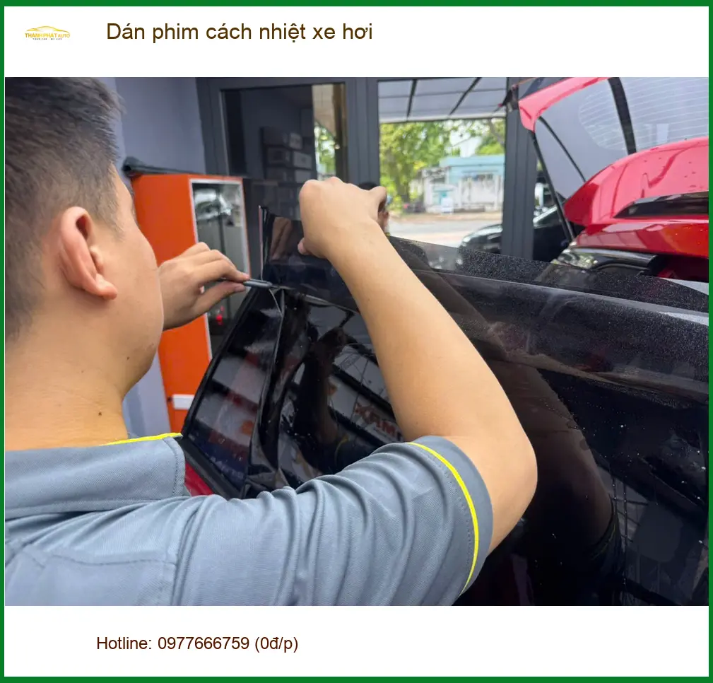 Anh Minh dán phim cách nhiệt Hyundai Accent tại Thủ Đức vì xe thường xuyên đậu ngoài trời ảnh thực tế 2