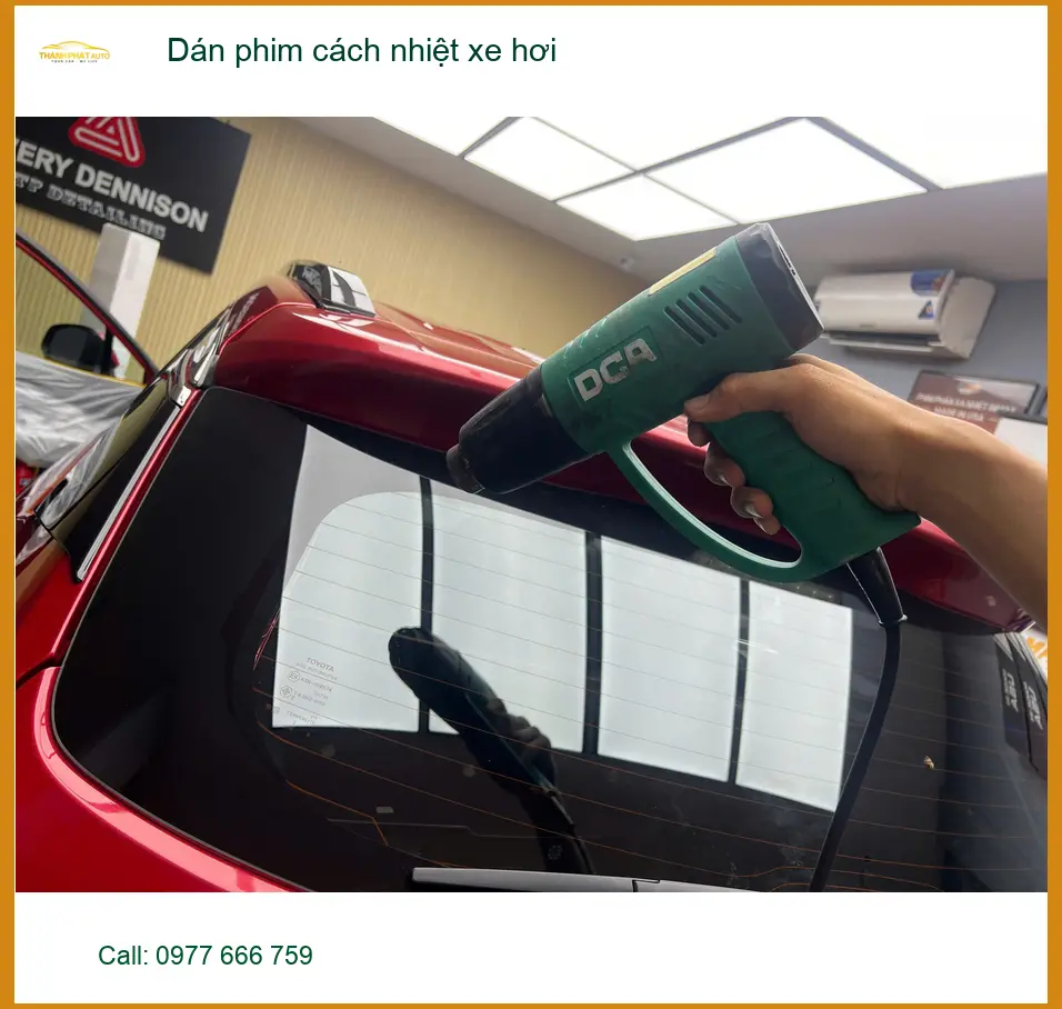 Anh Minh dán phim cách nhiệt Hyundai Accent tại Thủ Đức vì xe thường xuyên đậu ngoài trời ảnh thực tế 3