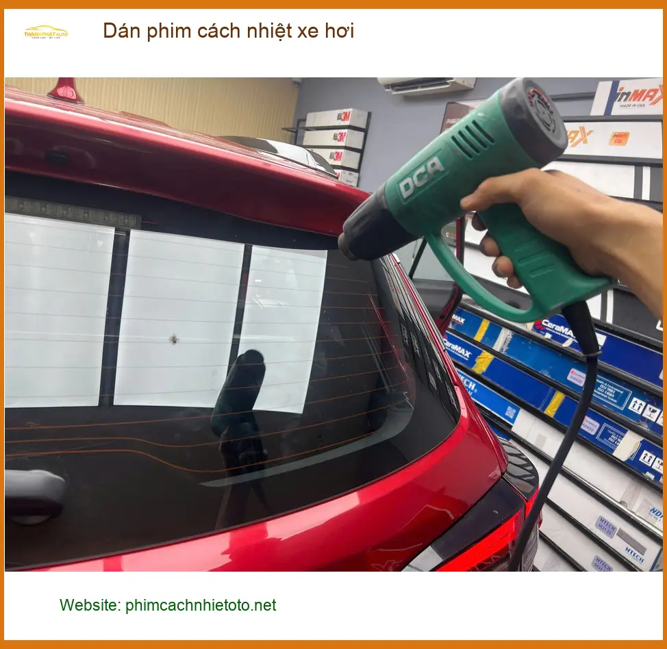 Anh Minh dán phim cách nhiệt Hyundai Accent tại Thủ Đức vì xe thường xuyên đậu ngoài trời ảnh thực tế 4