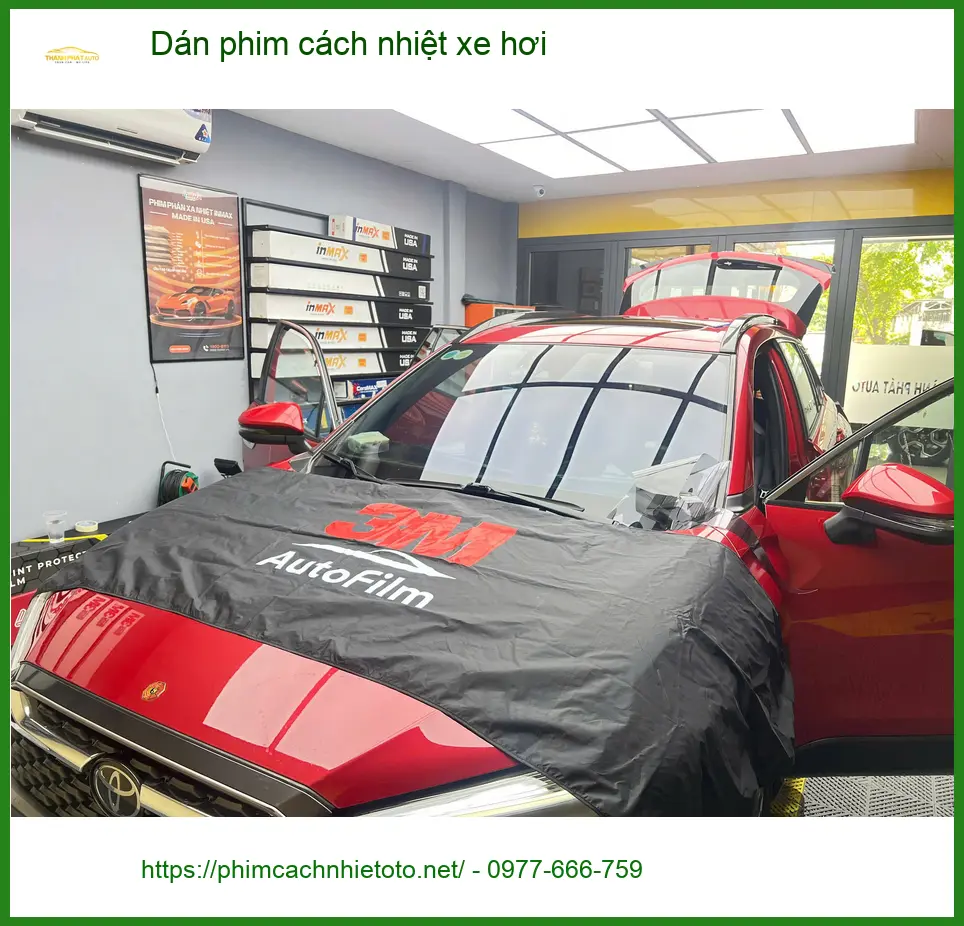Anh Tấn dán phim cách nhiệt xe hơi Mazda CX-5 tại Quận 1 để giảm nhiệt và bảo vệ nội thất