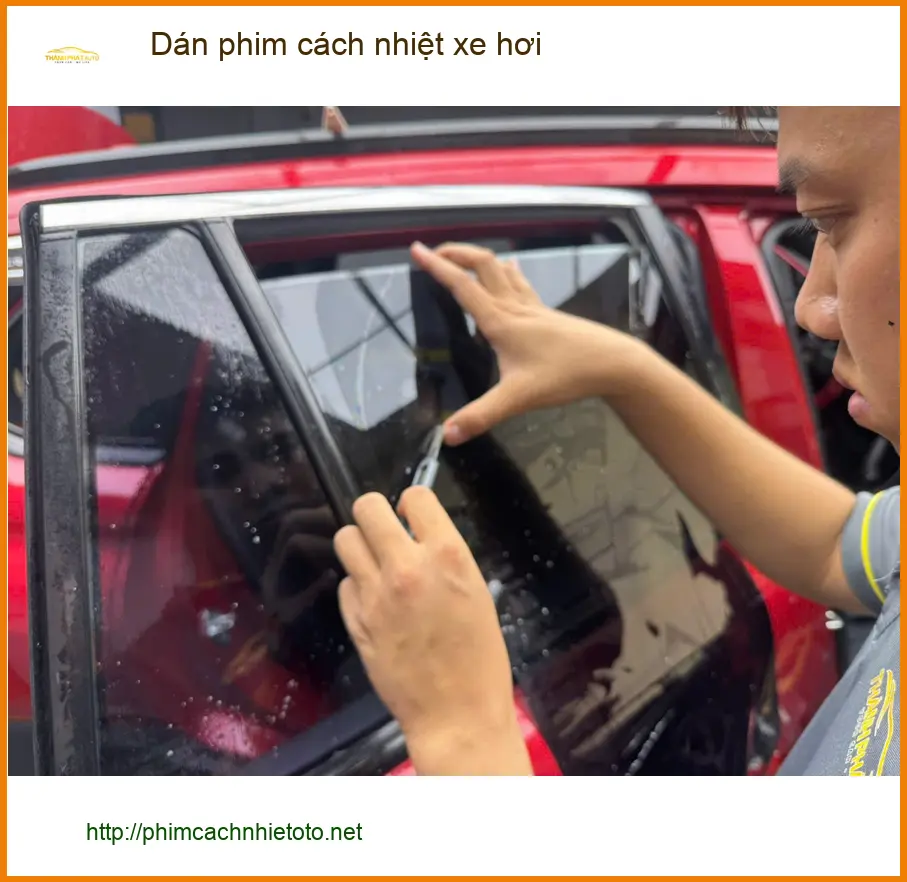 Anh Tấn dán phim cách nhiệt xe hơi Mazda CX-5 tại Quận 1 để giảm nhiệt và bảo vệ nội thất ảnh thực tế 3