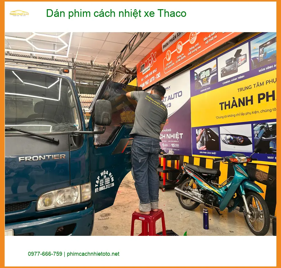 Anh Khánh dán phim cách nhiệt xe Kia Carnival tại Quận 12 để chống nóng hiệu quả