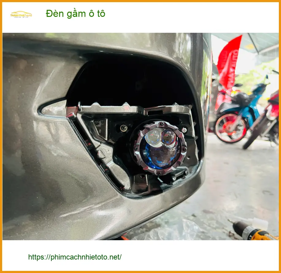 Anh Khang lắp đèn gầm ô tô cho Hyundai Accent tại Quận 9 để cải thiện tầm nhìn ban đêm