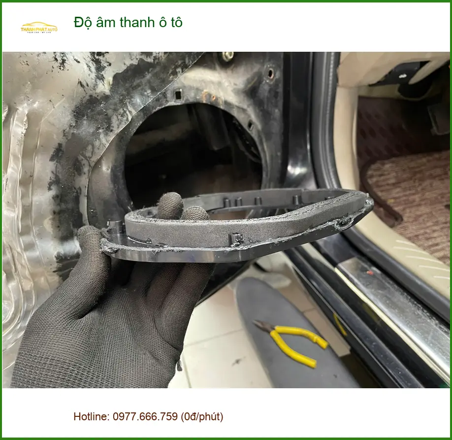 Anh Tấn độ âm thanh ô tô cho Toyota Veloz Cross Quận Bình Tân vì tiếng nhạc rè ảnh thực tế 3