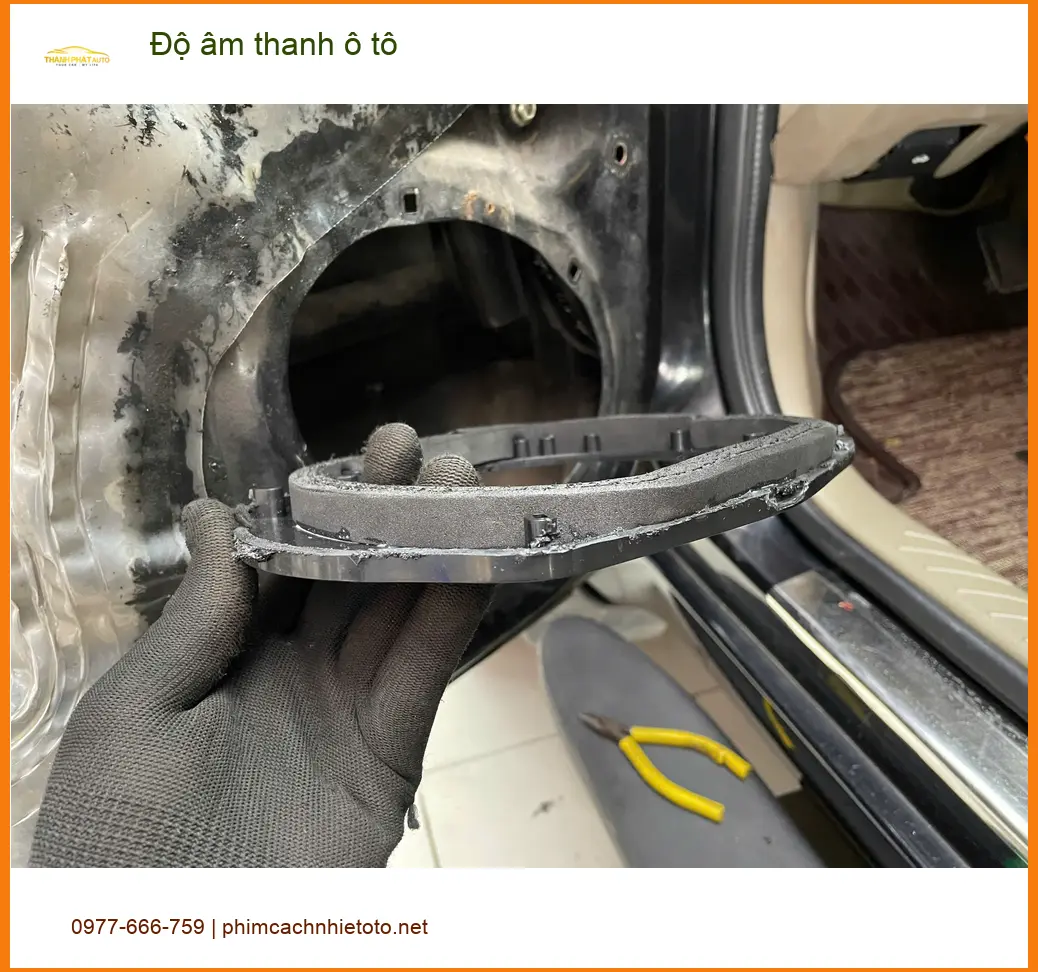 Chị Thanh Vy độ âm thanh ô tô Honda CR-V tại Quận 5 vì loa zin kém chất lượng