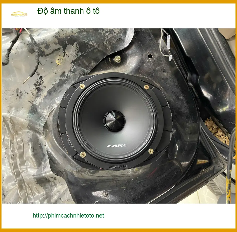 Chị Thanh Vy độ âm thanh ô tô Honda CR-V tại Quận 5 vì loa zin kém chất lượng ảnh thực tế 4