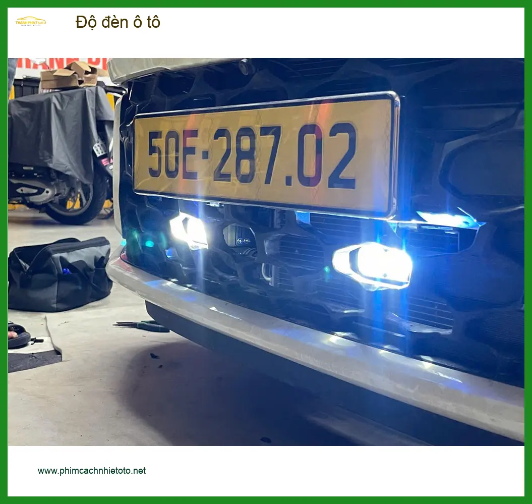 Anh Kiên độ đèn ô tô Ford Everest tại Quận 2 vì đèn nguyên bản mờ khi trời tối