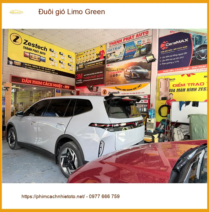 Chị Mai Anh lắp đuôi gió Limo Green cho Hyundai Accent tại Quận 3 muốn tăng vẻ thể thao