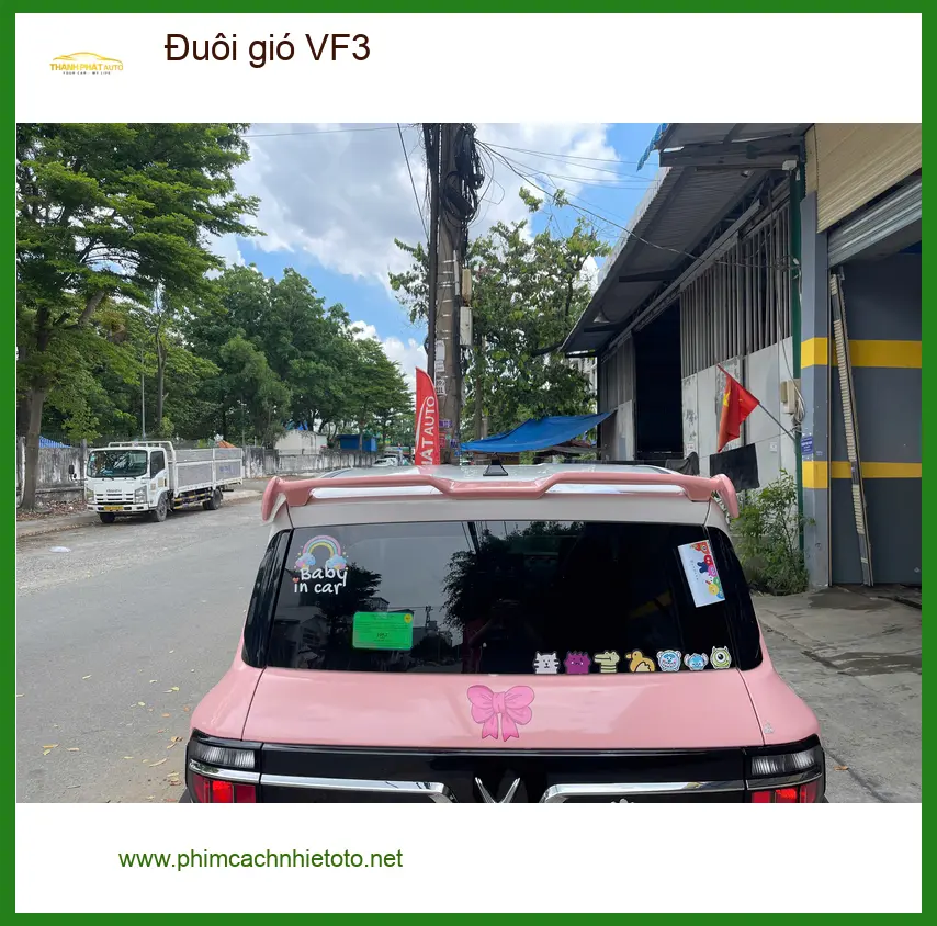 Chú Sơn lắp đuôi gió VF3 tại Quận 11 để xe trông thể thao và ổn định hơn ảnh thực tế 3