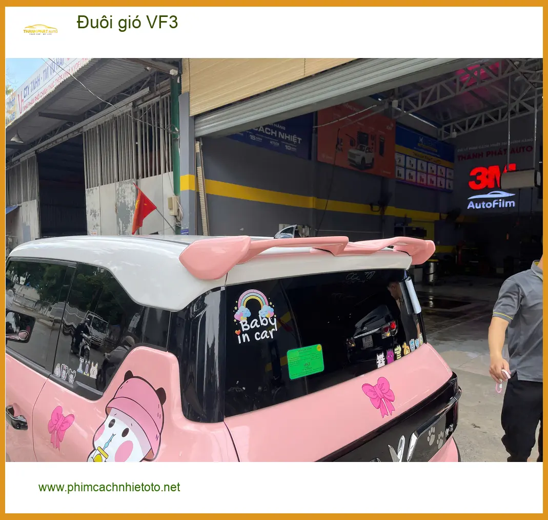 Chú Sơn lắp đuôi gió VF3 tại Quận 11 để xe trông thể thao và ổn định hơn ảnh thực tế 4