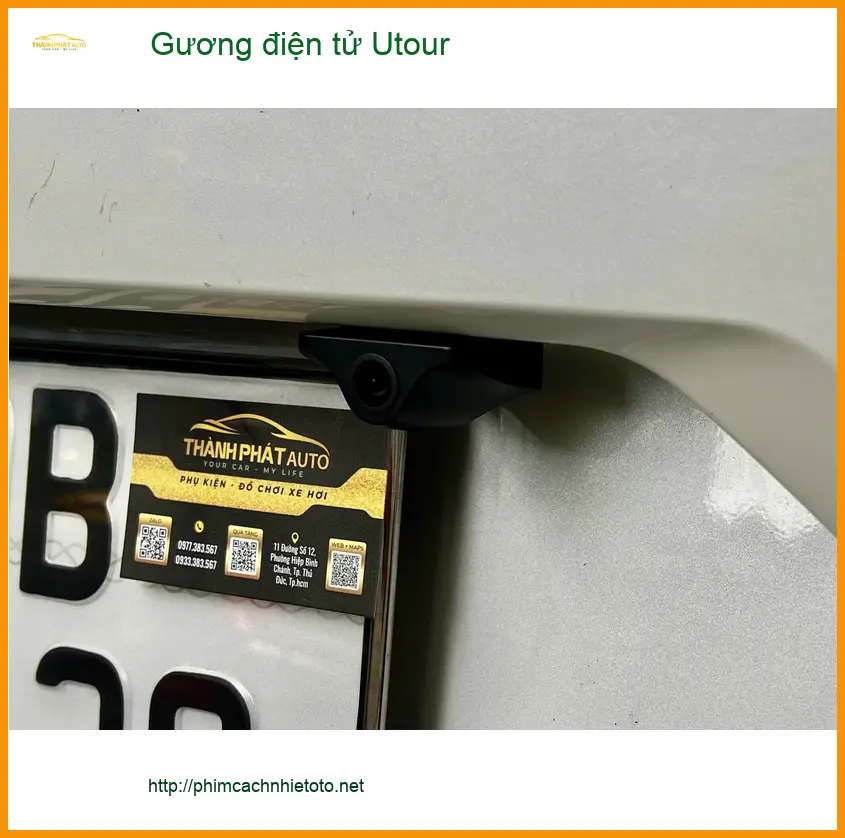 Anh Minh lắp Gương điện tử Utour cho Mazda 3 tại Quận 11 để tăng tầm nhìn