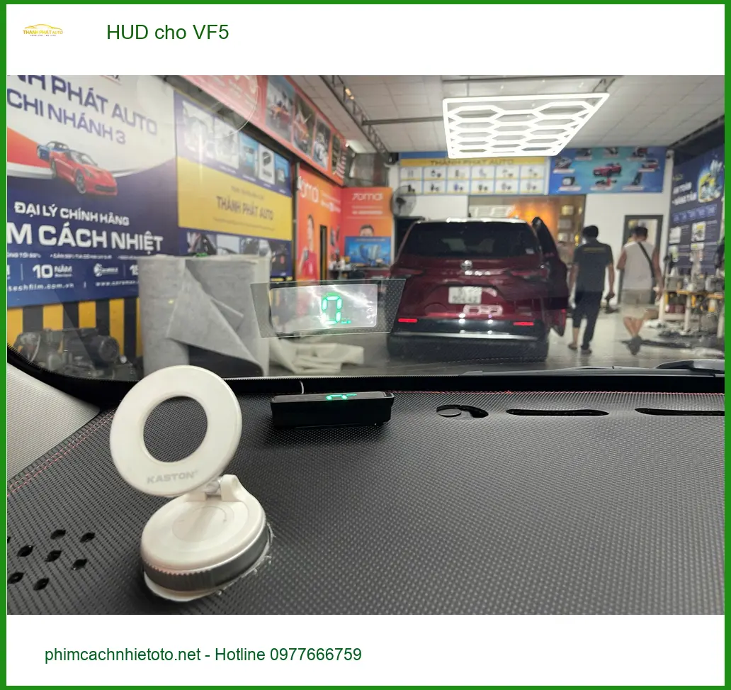 Anh Khang lắp HUD cho VinFast VF5 tại Quận Thủ Đức để lái xe an toàn hơn ảnh thực tế 2