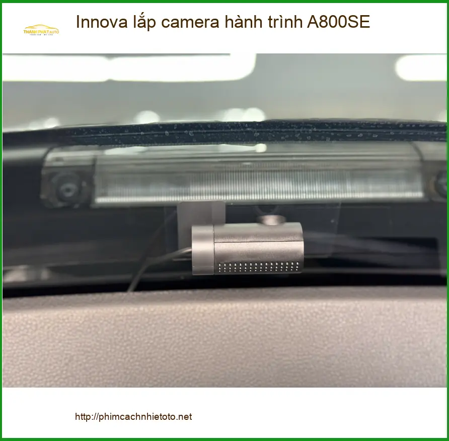 Chú Quang lắp camera hành trình A800SE cho Innova tại Quận 6 để ghi lại mọi khoảnh khắc ảnh thực tế 2