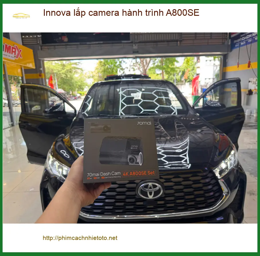 Anh Khải lắp camera hành trình A800SE cho Innova tại Quận 1