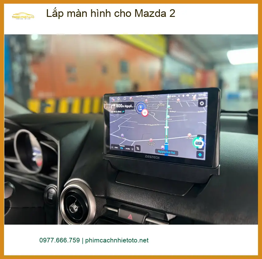 Anh Minh lắp màn hình cho Mazda 2 tại Quận 4 vì màn hình zin không có camera lùi