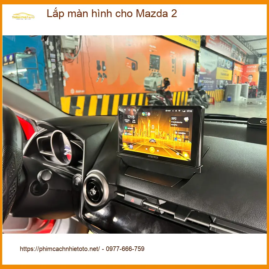 Anh Minh lắp màn hình cho Mazda 2 tại Quận 4 vì màn hình zin không có camera lùi ảnh thực tế 4