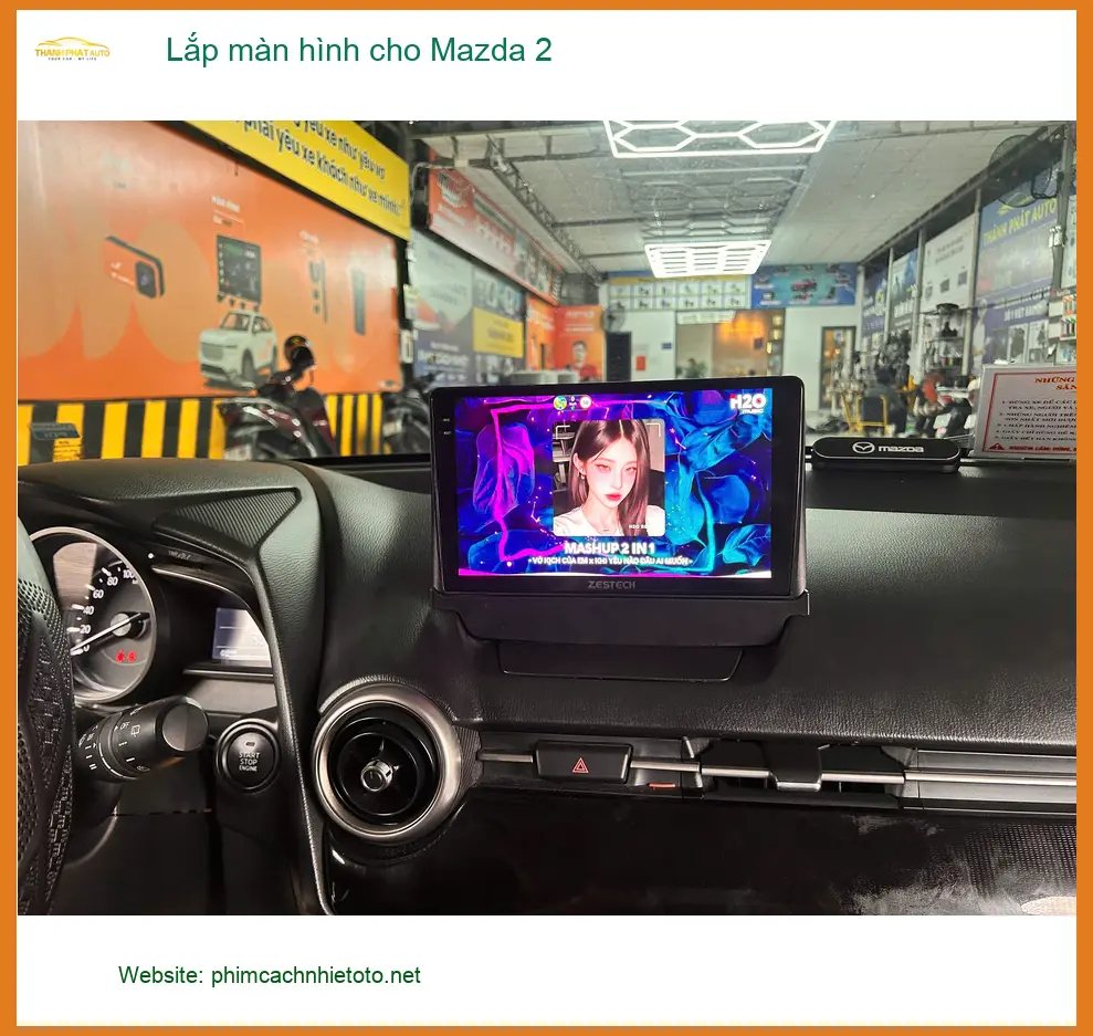 Anh Quang lắp màn hình cho Mazda 2 tại Quận 12 để hành trình dài bớt nhàm chán. ảnh thực tế 2