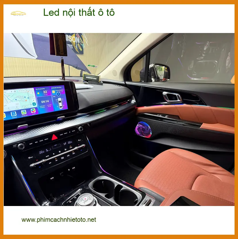 Anh Minh lắp Led nội thất ô tô Toyota Vios tại Quận 10 làm mới nội thất.