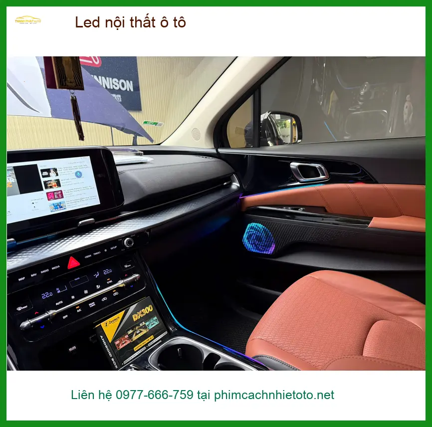 Anh Tùng lắp Led nội thất ô tô cho Honda Civic ở Quận 3, tăng vẻ sang trọng
