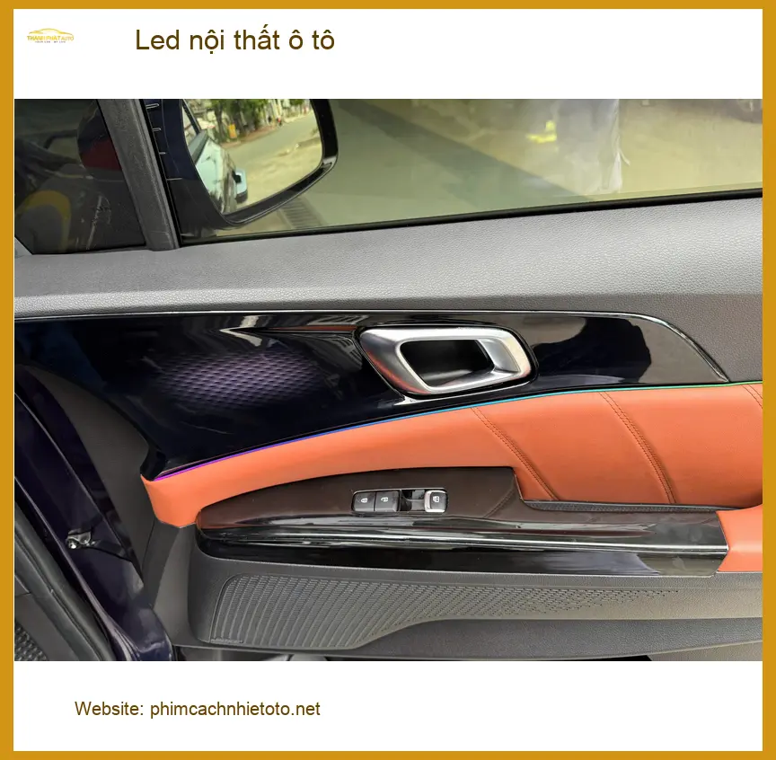 Anh Tùng lắp Led nội thất ô tô cho Honda Civic ở Quận 3, tăng vẻ sang trọng ảnh thực tế 3