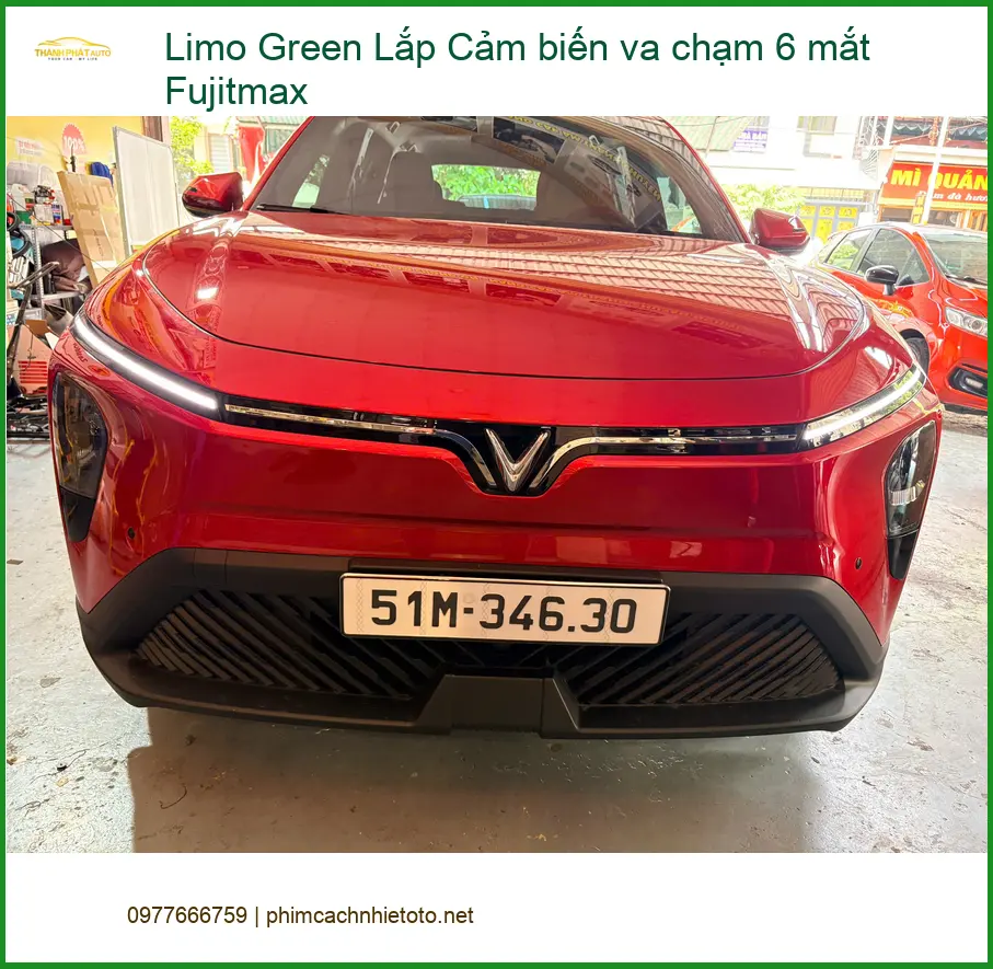 Anh Lâm lắp Cảm biến va chạm 6 mắt Fujitmax cho Limo Green Quận 7 để an tâm hơn khi đỗ xe ảnh thực tế 4