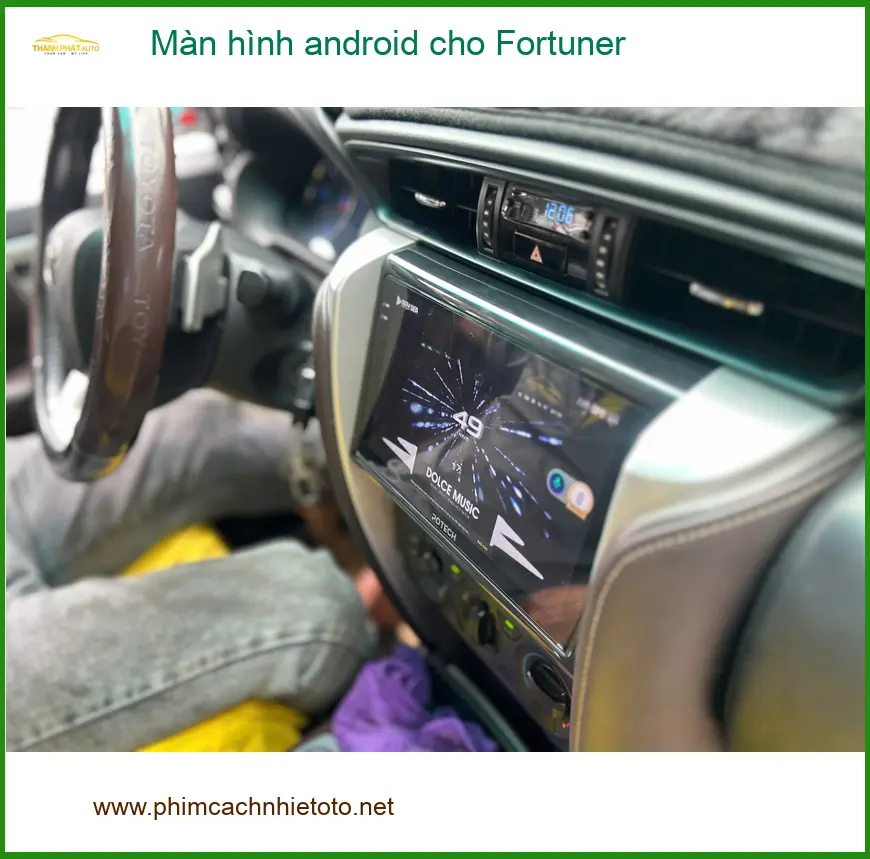 Anh Lợi nâng cấp màn hình Android cho Fortuner tại Quận 6 tiện đi làm