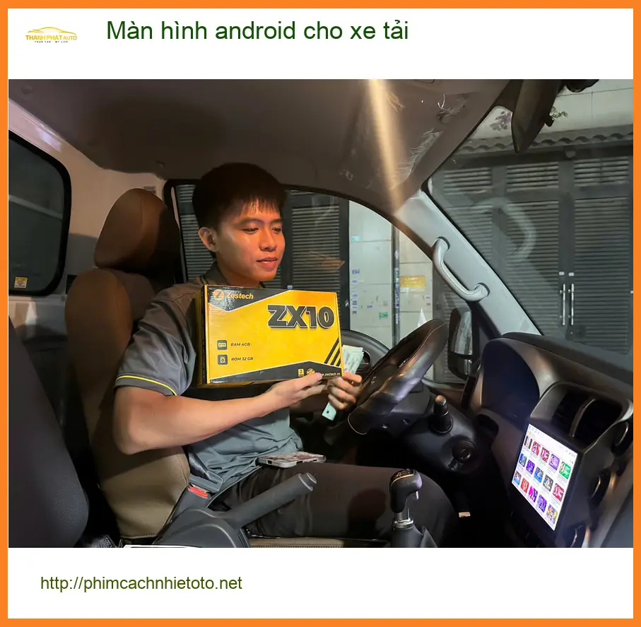 Bác Cường nâng cấp màn hình Android cho xe tải Hino tại Quận 3 để dễ theo dõi đường đi