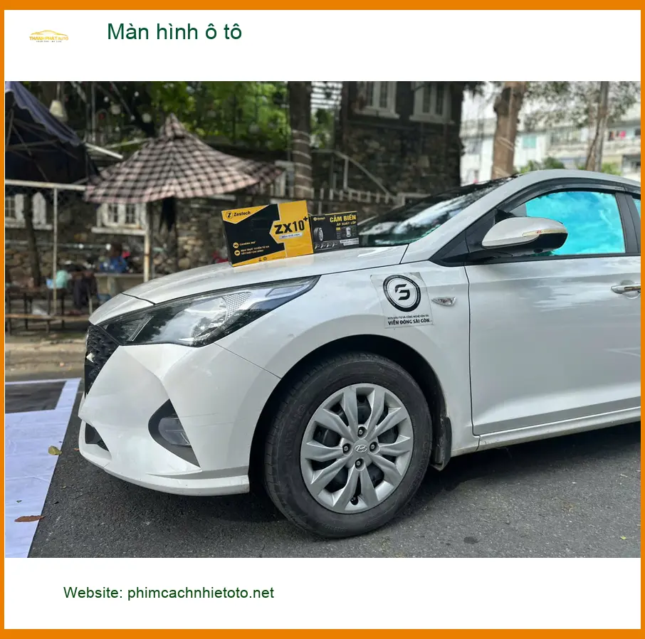 Anh Quý nâng cấp màn hình ô tô VinFast Lux A2.0 tại Quận Tân Phú để tiện xem bản đồ ảnh thực tế 3