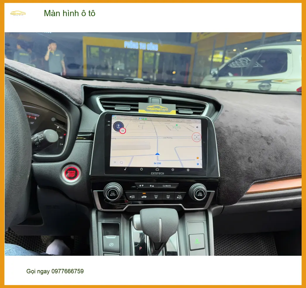 Anh Tùng lắp màn hình ô tô cho Honda Civic tại Quận Tân Phú vì màn zin cũ đã hỏng.