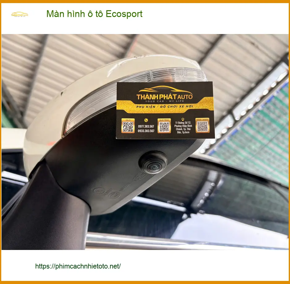 Anh Hải nâng cấp màn hình ô tô Ford Ecosport tại Hóc Môn để xem bản đồ.