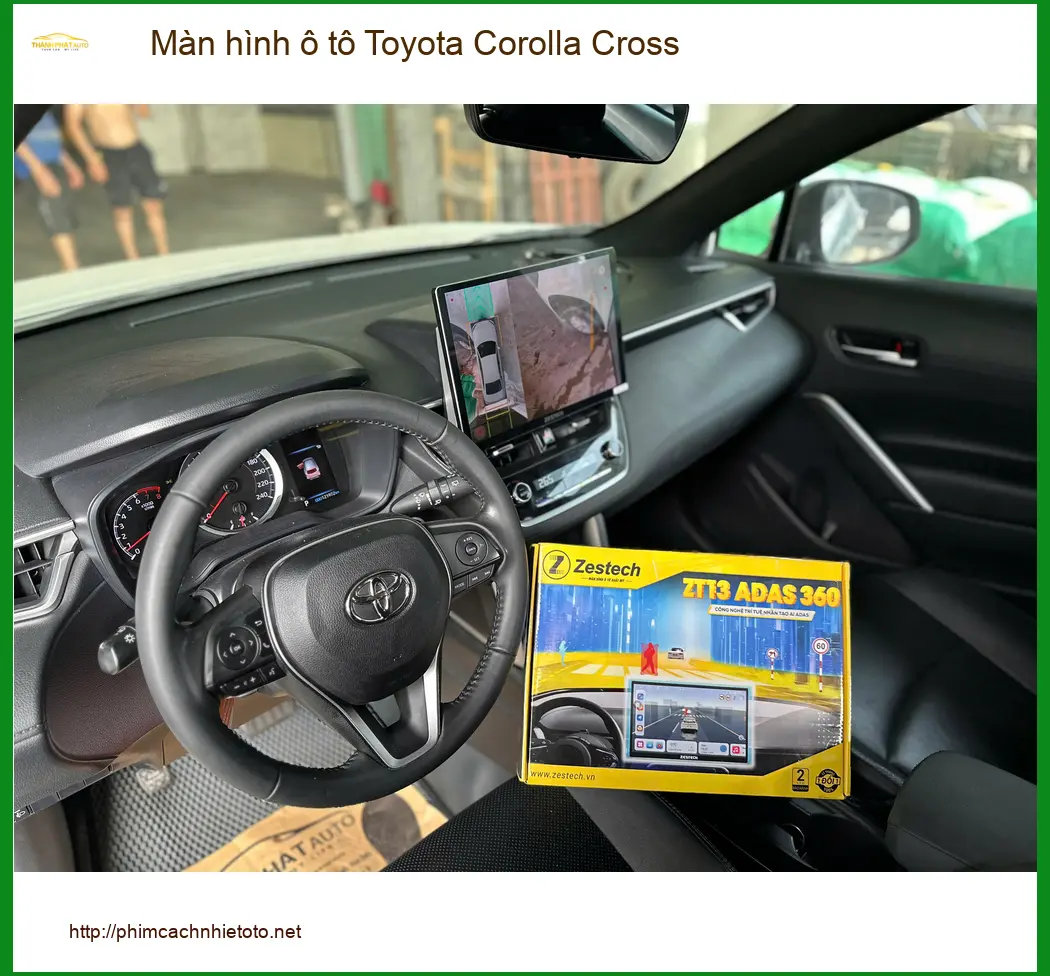 Anh Hưng nâng cấp màn hình ô tô Toyota Corolla Cross tại Quận 4 để xem bản đồ