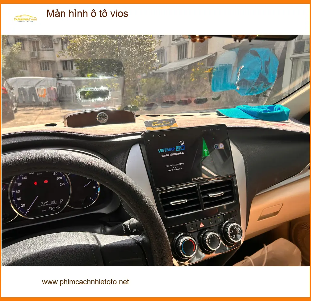 Anh Lâm lắp màn hình ô tô Vios tại Quận Bình Tân để tiện dẫn đường và giải trí. ảnh thực tế 3