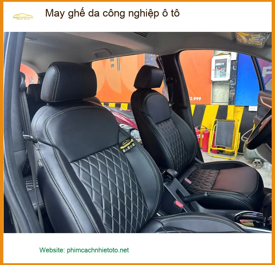 Anh Tùng bọc ghế da công nghiệp ô tô Honda CRV ở Quận 8 vì ghế nỉ khó vệ sinh ảnh thực tế 4
