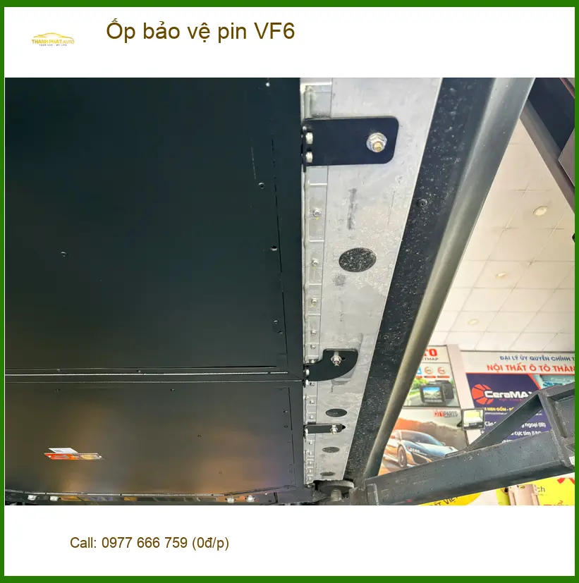 Anh Minh lắp ốp bảo vệ pin VinFast VF6 Quận 12 vì lo ngại va đập