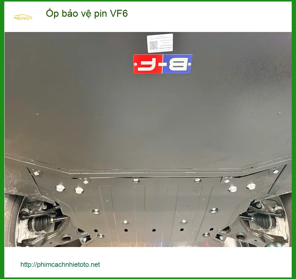 Anh Minh lắp ốp bảo vệ pin VinFast VF6 Quận 12 vì lo ngại va đập ảnh thực tế 3