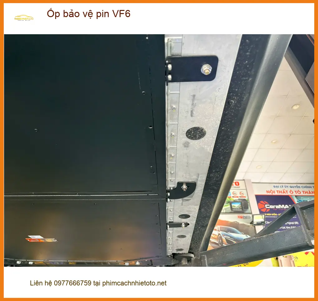 Anh Minh lắp Ốp bảo vệ pin VF6 tại Quận Bình Thạnh để bảo vệ pin xe. ảnh thực tế 5