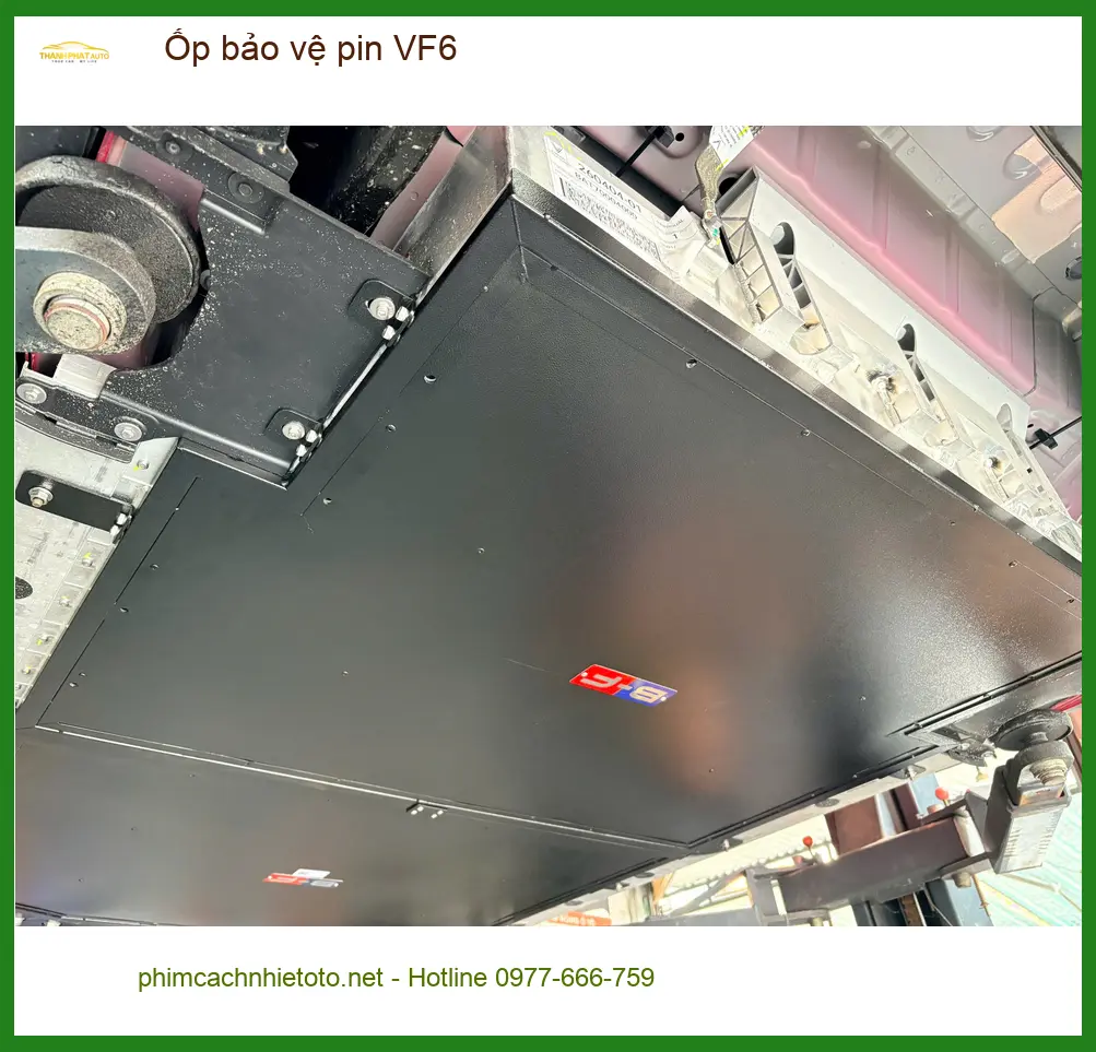 Anh Trung lắp ốp bảo vệ pin VF6 chính hãng tại Nhà Bè để tăng độ bền cho xe điện