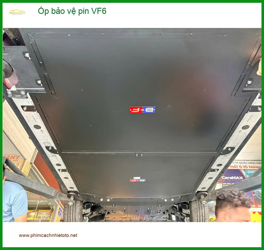 Anh Trung lắp ốp bảo vệ pin VF6 chính hãng tại Nhà Bè để tăng độ bền cho xe điện ảnh thực tế 3