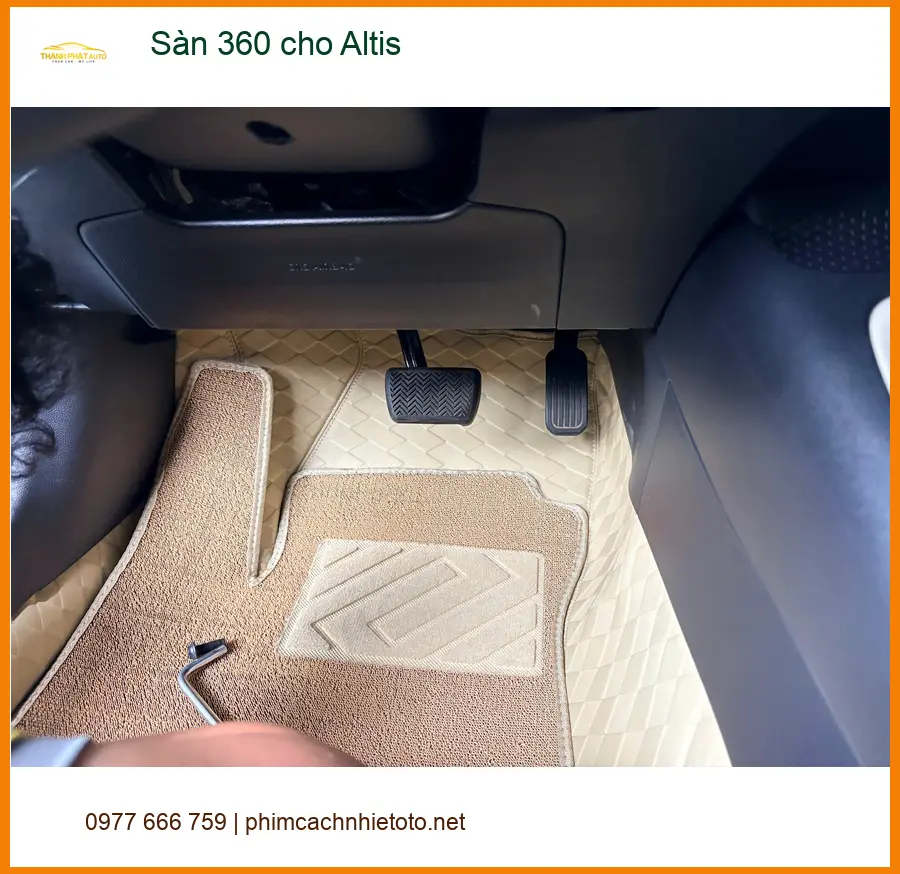 Anh Trường lắp Sàn 360 cho Altis tại Quận 8 để nội thất xe luôn sạch sẽ ảnh thực tế 2