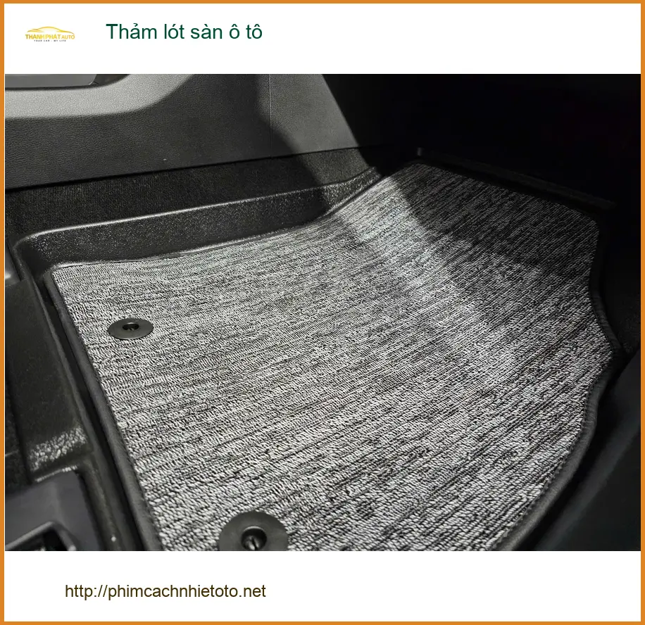 Chị Mai Phương thay Thảm lót sàn ô tô Toyota Raize Quận 9 cho xe luôn sạch